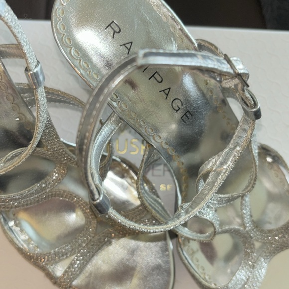 Rampage Women’s Silver Glitter, 7 1/2M like new - Picture 2 of 10